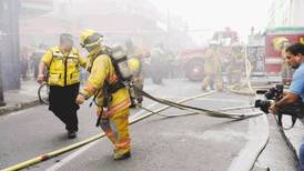 Balastro causa incendio que destruyó  tienda