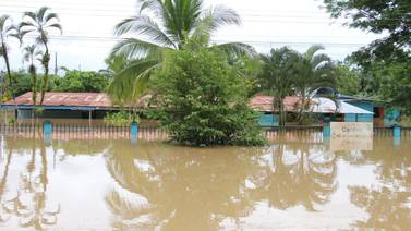 Daños por lluvia obligan a suspensión de clases en 297 centros educativos