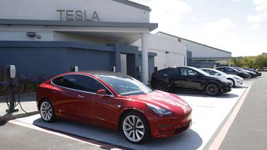 Ganancias de Tesla caen por rebaja de precios de sus vehículos