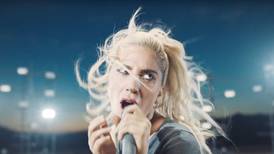 Lady Gaga es una reina del desierto en el video de 'Perfect Illusion'