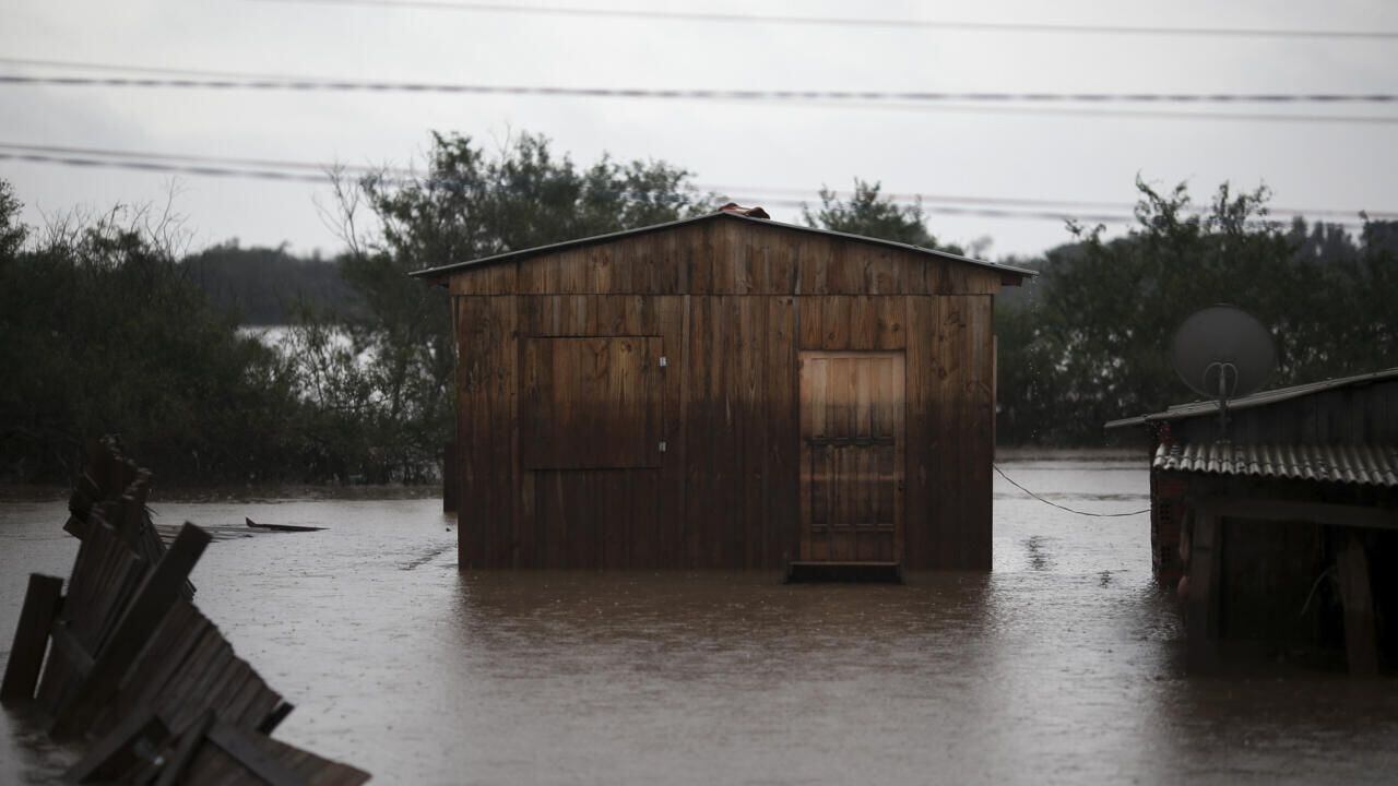 El Servicio Meteorológico de Brasil anunció que los niveles de los ríos en Porto Alegre rompieron un récord desde 1941 al alcanzar niveles por encima de los 5 metros. Foto: Anselmo Cunha/AFP