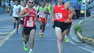 Ryan Hall  impuso su paso en la Media Maratón Gatorade