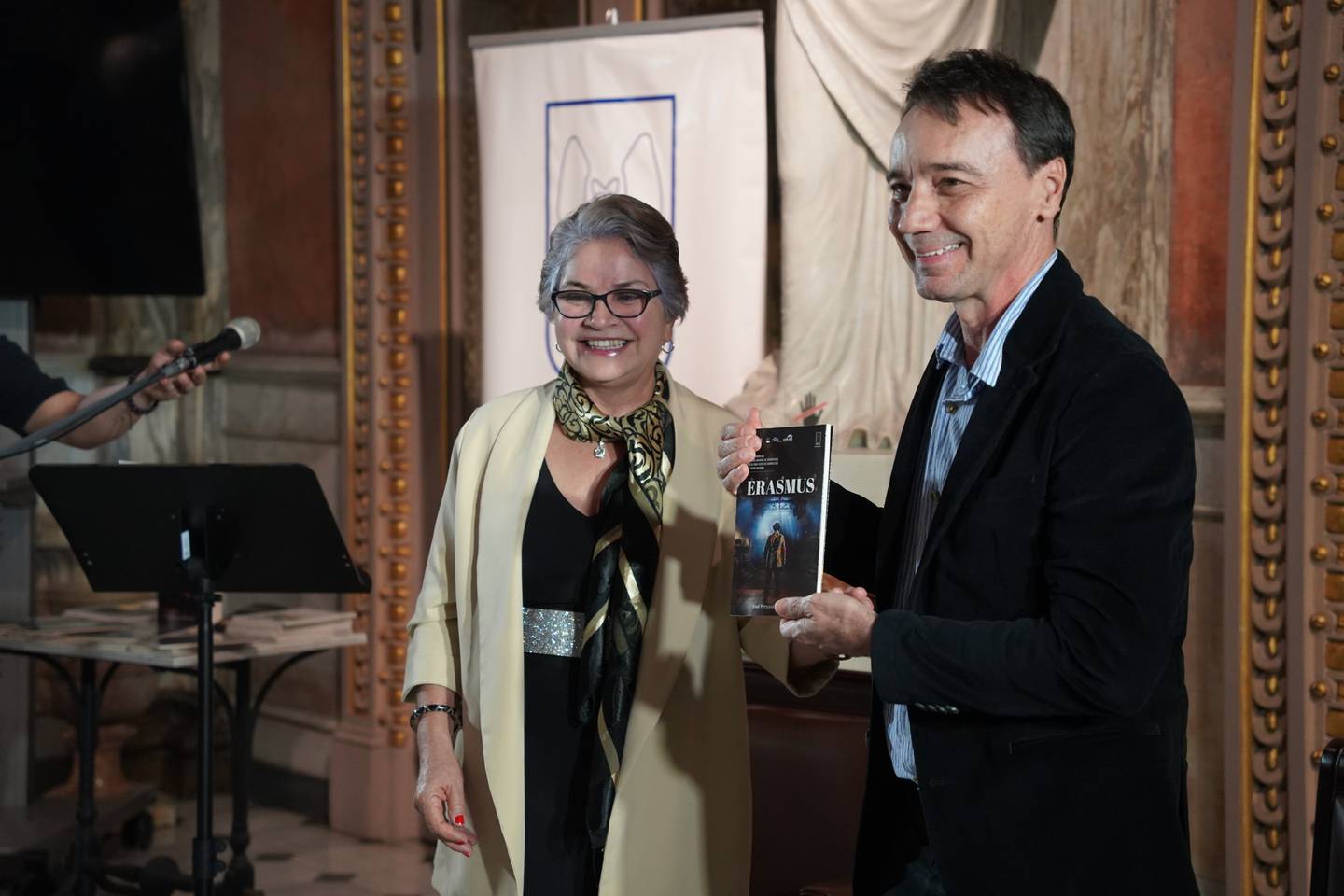 'Erasmus' es la obra con la que José Fernando Álvarez ganó el Concurso de Dramaturgia Inédita 2023. El 29 de noviembre, se presentó el libro con el texto publicado en conjunto por el Teatro Nacional y la Editorial Costa Rica.