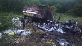 Conductor muere calcinado al caer con camión a guindo en Buenos Aires de Puntarenas