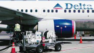 Decreto reduce precio de combustible para aviones con el fin de alentar turismo