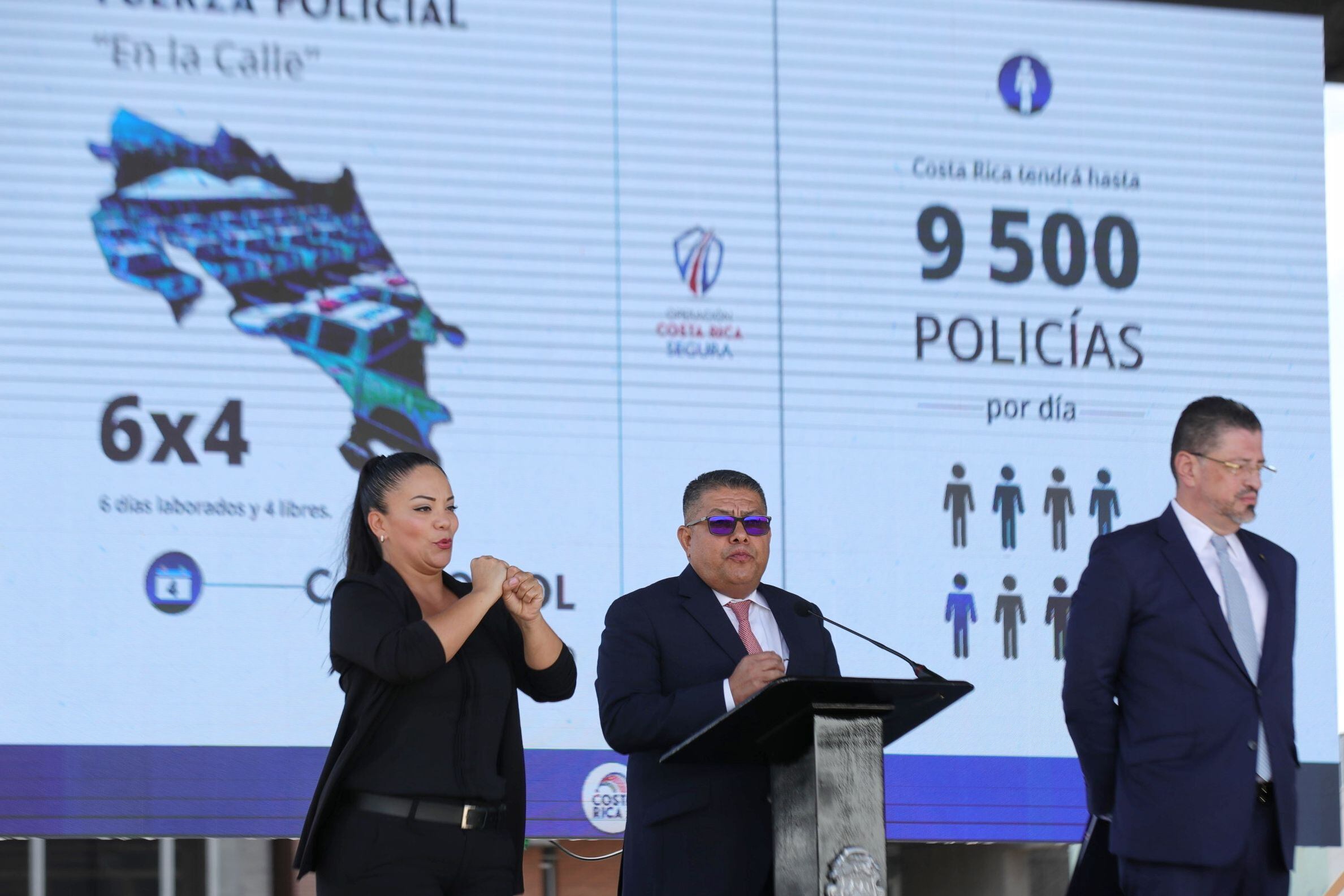 El presidente de la República Rodrigo Chaves presentó junto a los ministros de Seguridad y Justicia el proyecto Operación Seguridad Nacional en la plaza de la Democracia. Foto: