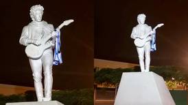 Escultura de Gustavo Cerati alienta a Lionel Messi desde Costa Rica  