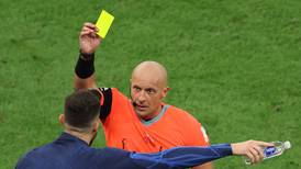 El árbitro de la final Argentina ante Francia le dio una bofetada al VAR