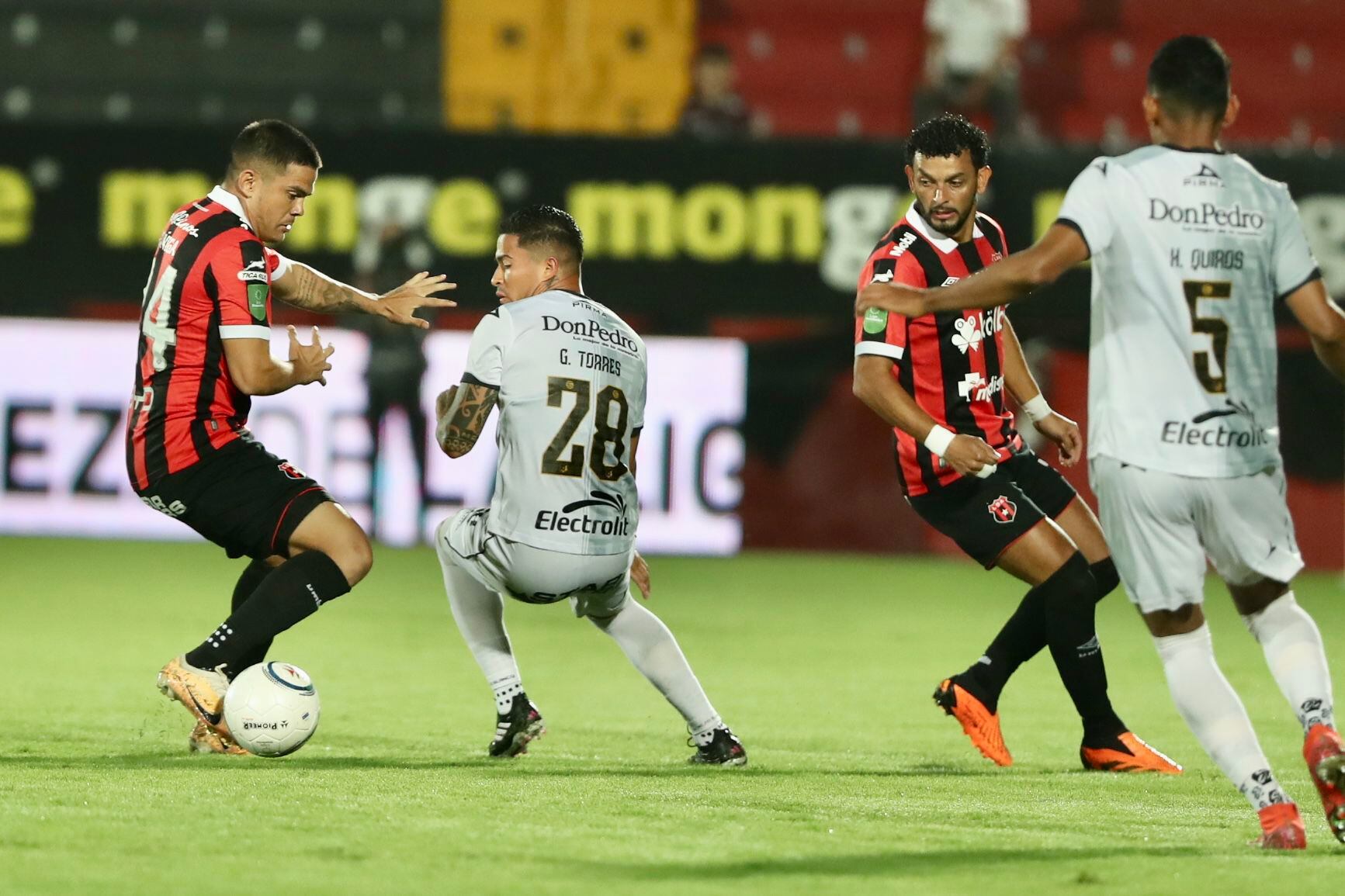 El partido entre Herediano y Liga Deportiva Alajuelense en el Estadio Carlos Alvarado será el martes 30 de abril.