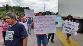 Cinco grupos con peticiones diferentes bloquean la Interamericana Sur
