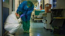 Enfermero cuenta con sus fotos cómo combaten coronavirus en un hospital de Italia