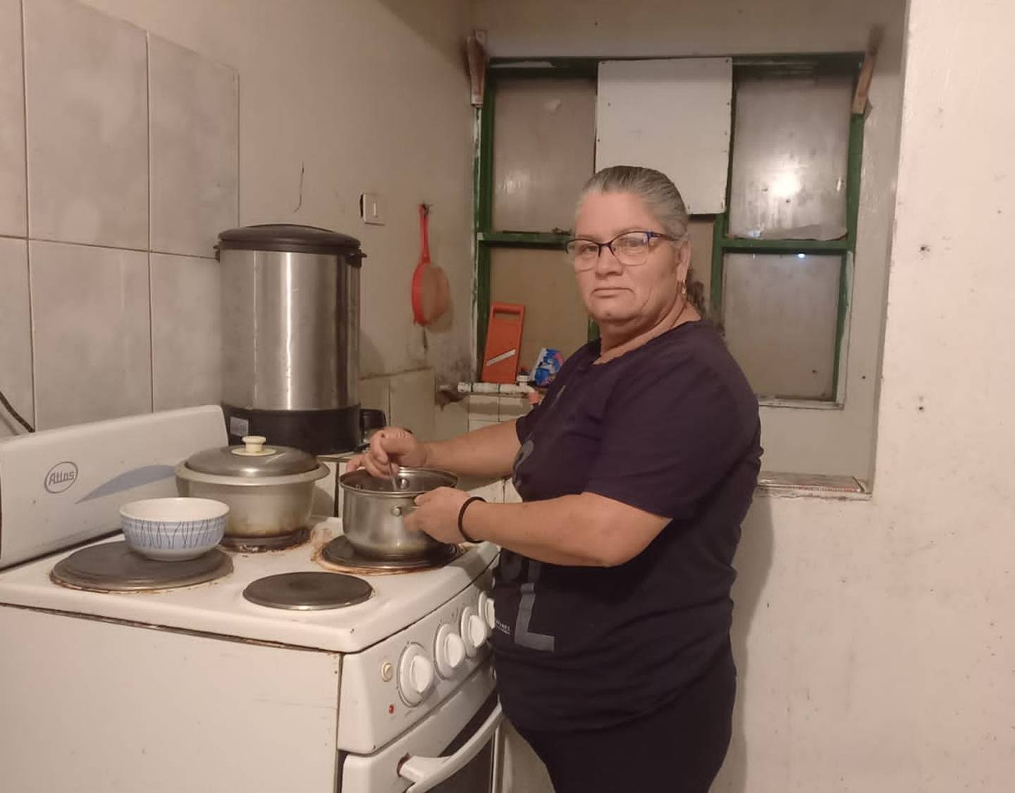 Carmen Bonilla, enfrenta mes a mes dificultades para comprar lo básico para su familia. Foto: Keyna Calderón.