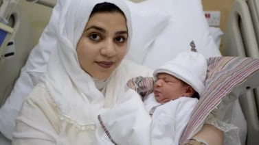 Mujer da a luz gracias a un ovario congelado en su infancia
