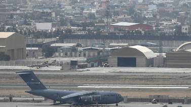 Estado Islámico lanza cohetes contra aeropuerto de Kabul en el penúltimo día de EE. UU. en Afganistán