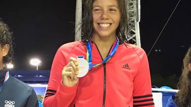 Helena Moreno batió record de Claudia Poll en 400 metros libre