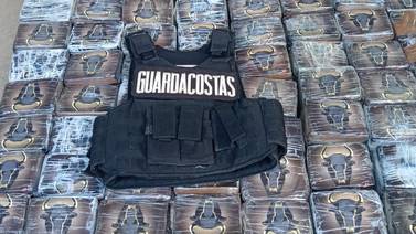 Guardacostas capturan lancha con tres hombres y 910 paquetes de cocaína en el Pacífico