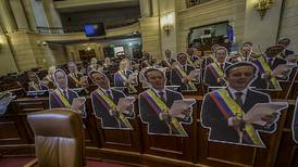 Expresidente Uribe renuncia a su escaño en el Senado de Colombia