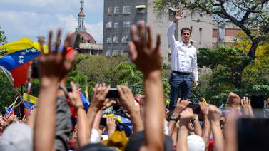 EE. UU. afirma que militares venezolanos están en contacto con la oposición