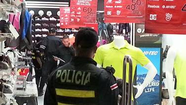 Sujetos  asaltan tienda deportiva en Cartago