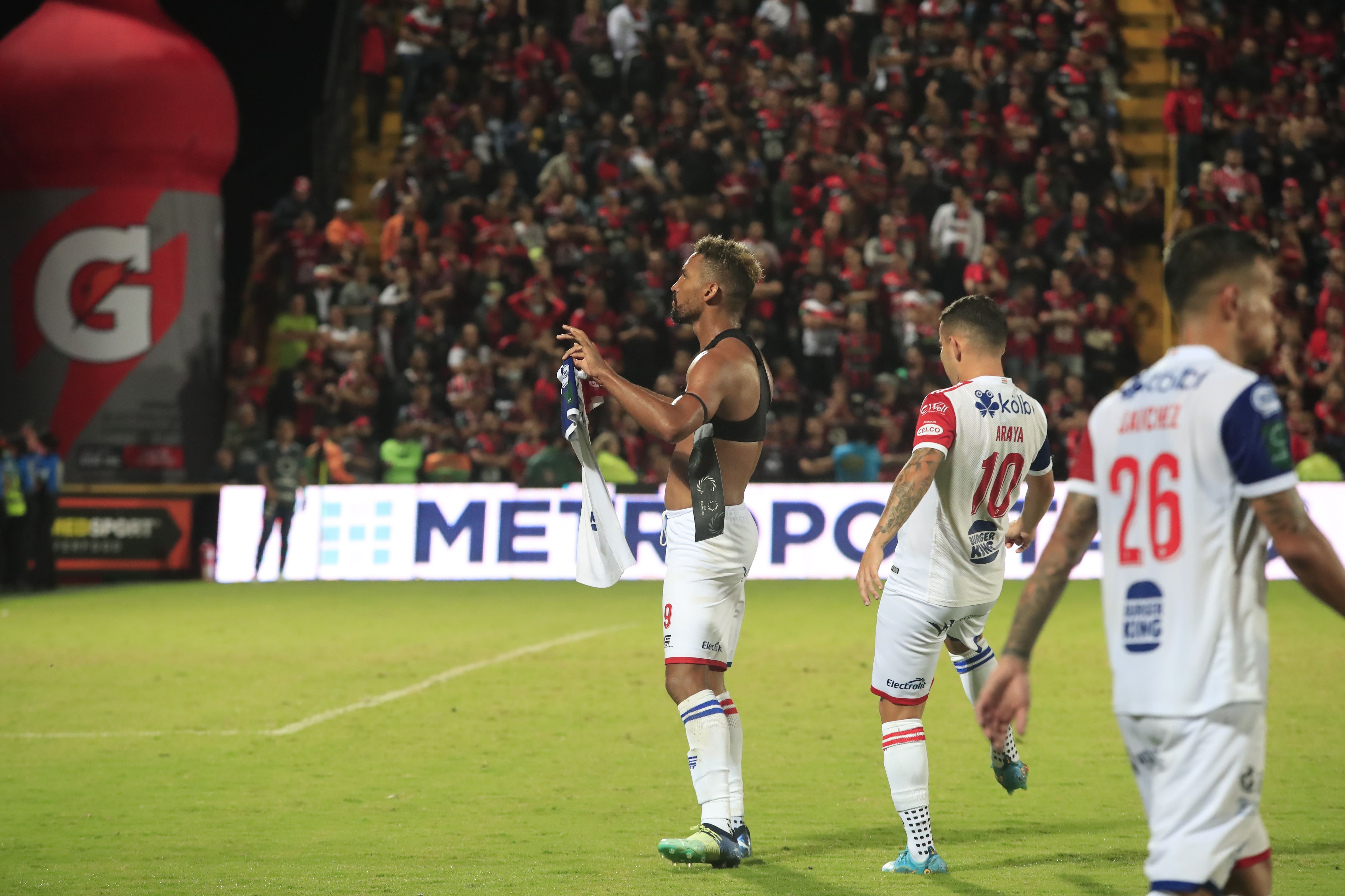 La final del Clausura 2022, entre Alajuelense y Cartaginés, estuvo cargada de polémicas; una de ellas fue el festejo de Marcel Hernández en el Morera Soto.  
