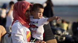 Sobrepoblación en Lesbos obliga a enviar a más de 600 refugiados a otros albergues en Grecia