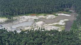 Perú instala primera base militar para combatir minería ilegal en la Amazonía