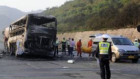 Colisión entre autobús y camión deja 36 muertos en China