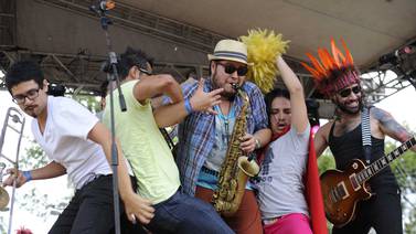  Carrizal cierra sus festejos con carnaval y mucha música nacional