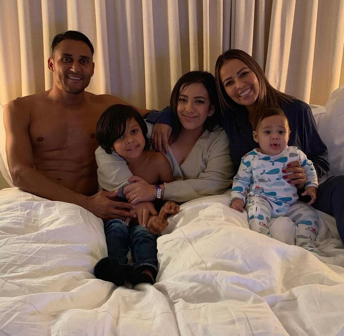 En octubre del 2019, Andrea Salas compartió que la familia ya se había instalado en París. En la foto aparecen todos: desde Keylor Navas hasta sus hijos Daniela, Mateo y Thiago, quien tenía tan solo algunos meses de haber nacido.  