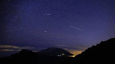  Fotógrafo de ‘La Nación’ captó lluvia de meteoros camino al volcán Irazú 
