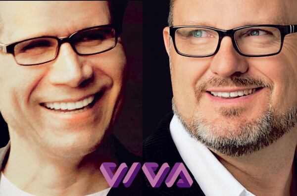 Jesus Adrian Romero Y Marcos Witt Estrellas De La Musica De Alabanza La Nacion Creció en durango, méxico, como hijo de misioneros, en donde realizó sus estudios básicos y sus. jesus adrian romero y marcos witt