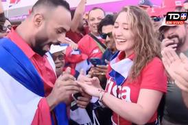 Tica se comprometió en el estadio tras triunfo de Costa Rica frente a Japón