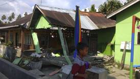 Un terremoto, seguido de un sunami, golpea isla de Célebes, Indonesia