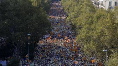 Catalanes separatistas urgen plan para independizarse de España 