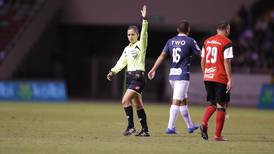 Árbitra debutará como réferi central en la Primera División 
