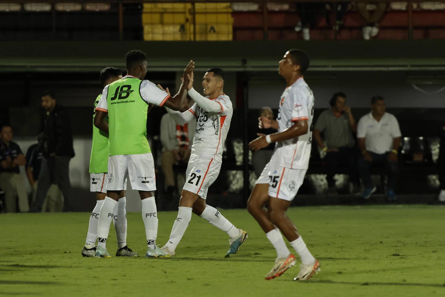 Liga vs Puntarenas - Jornada 13