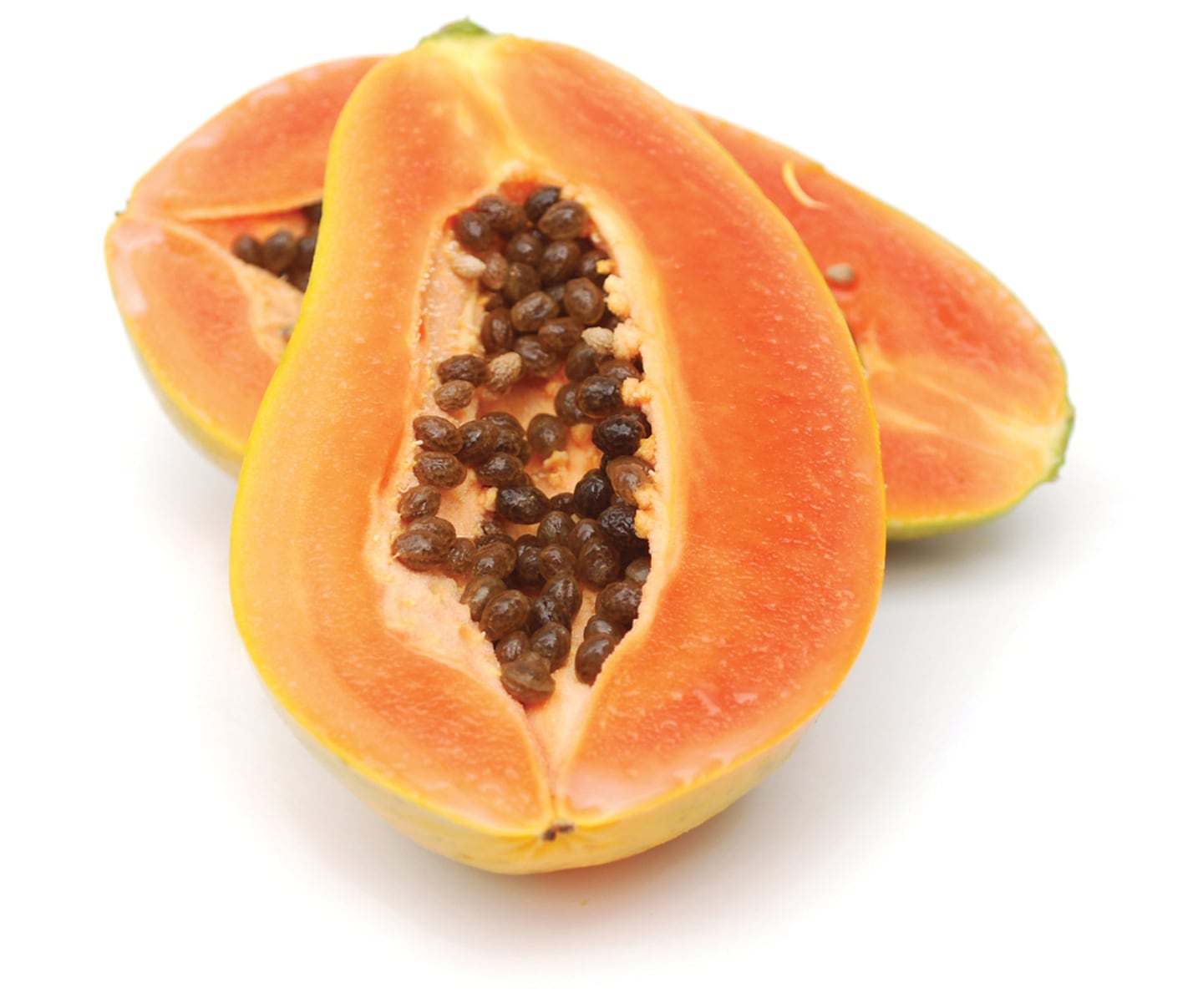 Una taza de papaya contiene 60 kcal
aproximadamente. Contiene una enzima llamada
papaína, que ayuda en la digestión de las proteínas,
por lo que es ideal en personas con problemas
gástricos como la acidez y la hernia hiatal. Es rica en
vitaminas A y C.