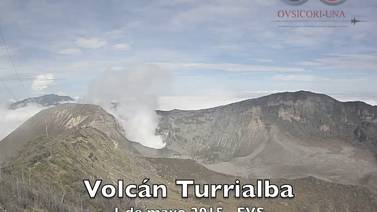 Volcán Turrialba hizo una leve erupción esta mañana 