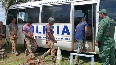 Policía detiene a un tico y 10 extranjeros por minería ilegal en Crucitas
