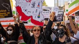 Irán amenaza a famosos y medios de comunicación por apoyar las protestas 
