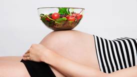 Consumir ácido fólico durante el embarazo reduce malformaciones congénitas