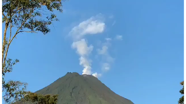 Columnas de gases sobre volcanes Arenal y Rincón de la Vieja no implican riesgo de erupción