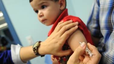 CCSS logra cifra record de 97% de niños vacunados en el 2014