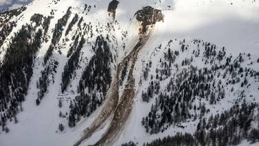 Un muerto y tres desaparecidos en una avalancha en Suiza