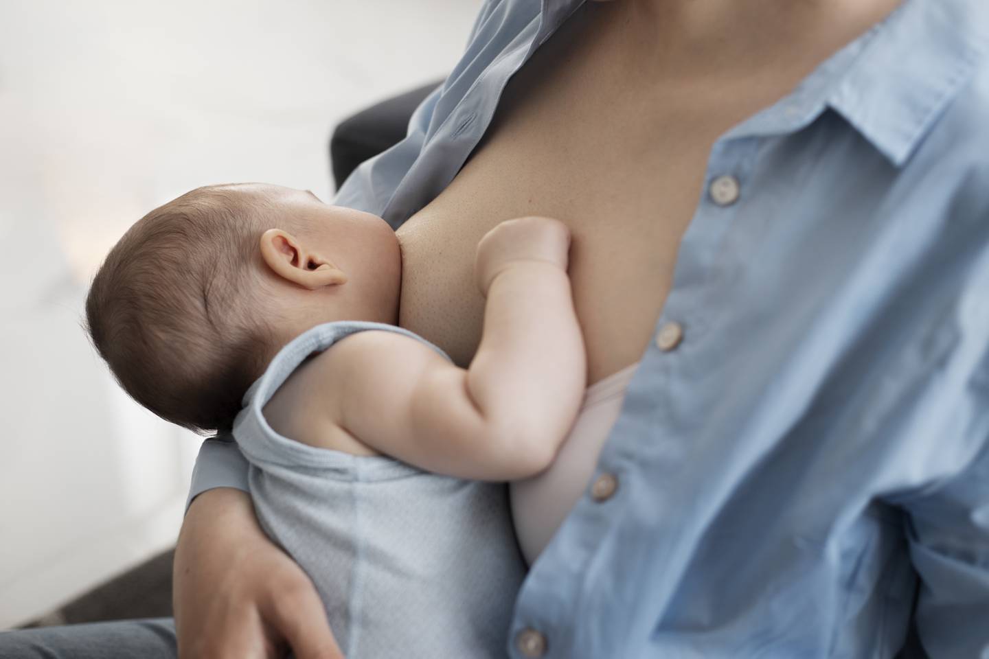 Sleeping Mom Son Sucking Milk - Dolor al amamantar y un bebÃ© que parece no saciarse? Esta puede ser la  razÃ³n | La NaciÃ³n