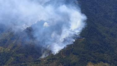 (Video) Incendio consume montaña cercana al límite del Parque Nacional Chirripó