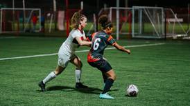 Hija de exfutbolista anota en Primera División con solo 15 años