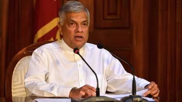 Huída del presidente obliga al primer ministro a tomar el poder en Sri Lanka 