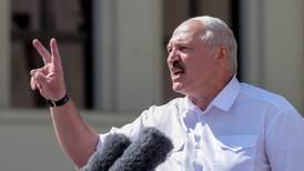 Presidente de Bielorrusia rechaza nuevas elecciones mientras miles de personas piden su renuncia 