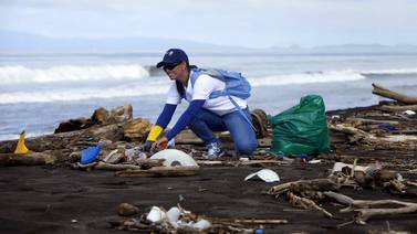 Voluntarios buscan fondos para financiar jornadas de limpieza de playas